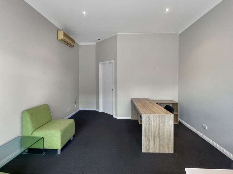 Click to view all images 1a/242 Ryrie Street Geelong VIC 3220 - Image 3