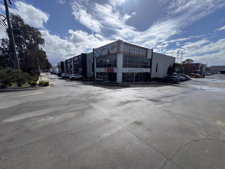 Click to view all images 1/44 Mahoneys Road Thomastown VIC 3074 - Image 2