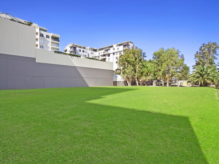 Click to view all images 8 Bank Street Wollongong NSW 2500 - Image 2