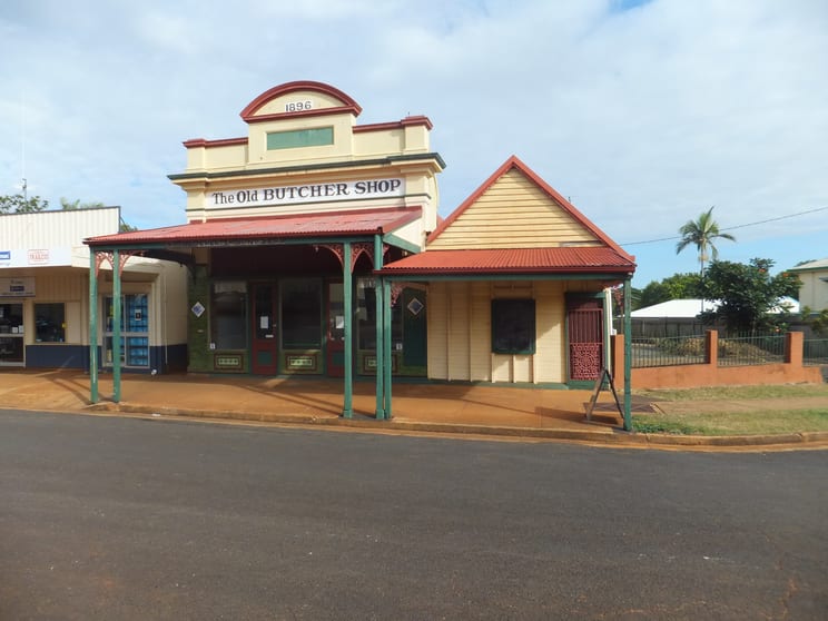 Click to view all images 6 NORTH STREET Childers QLD 4660 - Image 1