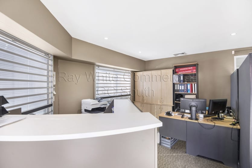 Click to view all images 1/5-7 Prosper Crescent Burleigh Heads QLD 4220 - Image 3