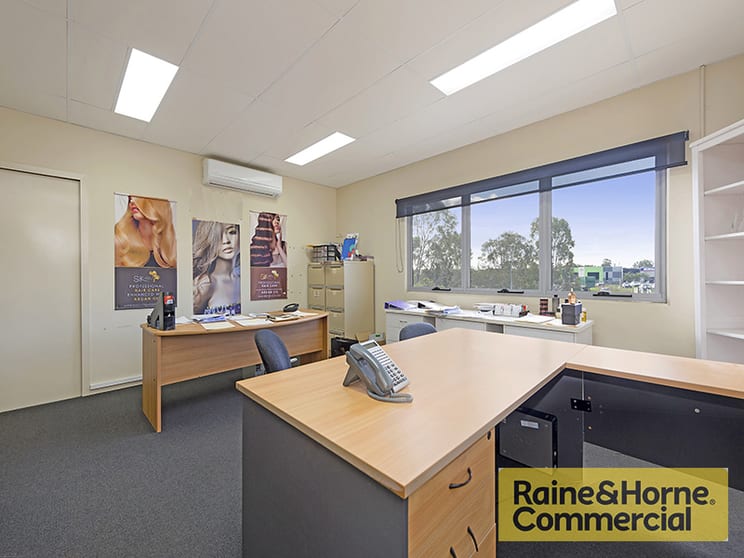 Click to view all images Office-13/9-11 Redcliffe Gardens Drive Clontarf QLD 4019 - Image 3