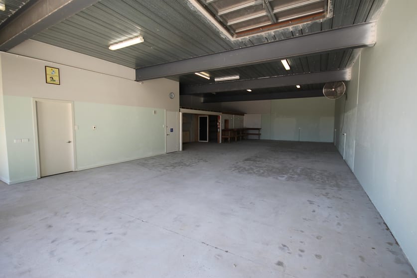 Click to view all images 12 Thorne Street Wynnum QLD 4178 - Image 2