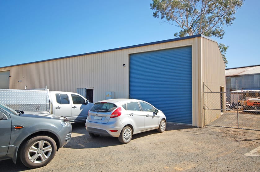 2/4 Chisholm Court Wodonga VIC 3690 - Image 1