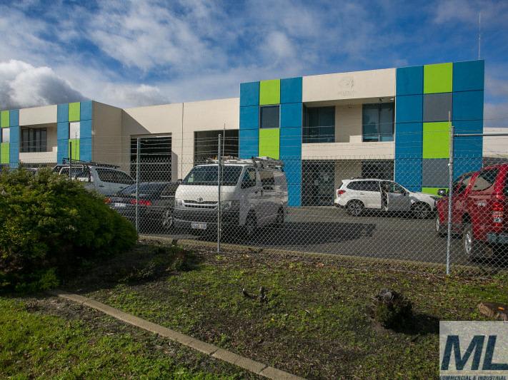 32 Bannick Court Canning Vale WA 6155 - Image 3