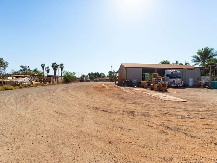 Click to view all images 2 Carlindie Way Wedgefield WA 6721 - Image 2