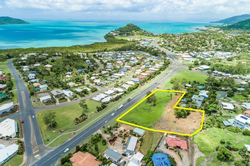 Click to view all images 2 - 6 Barnes Place Cannonvale QLD 4802 - Image 3