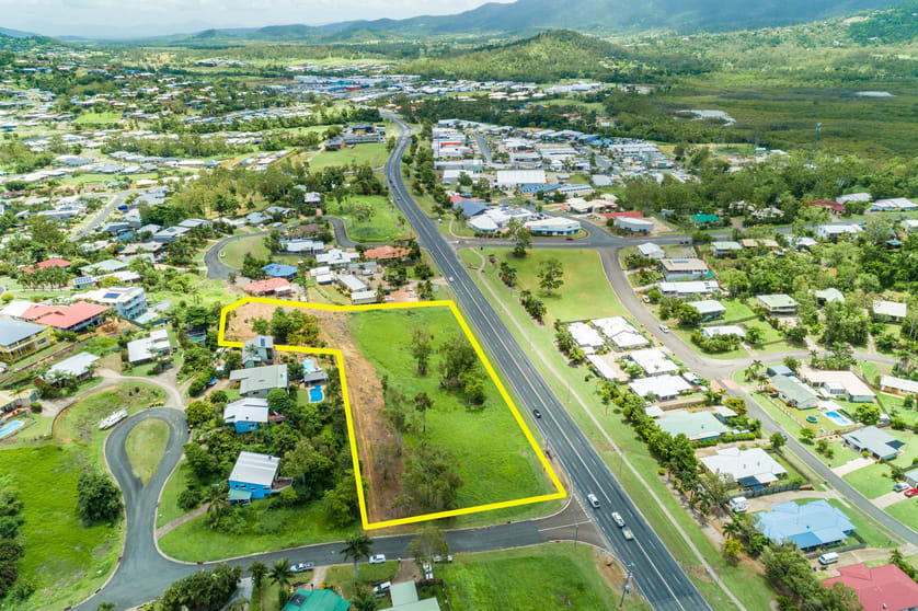 Click to view all images 2 - 6 Barnes Place Cannonvale QLD 4802 - Image 1