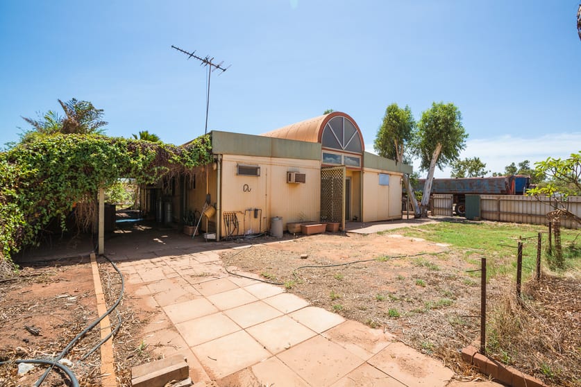 Click to view all images 15 Trig Street Wedgefield WA 6721 - Image 2