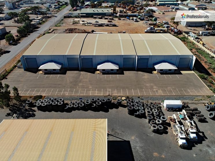 1/69 Craig Road West Kalgoorlie WA 6430 - Image 2