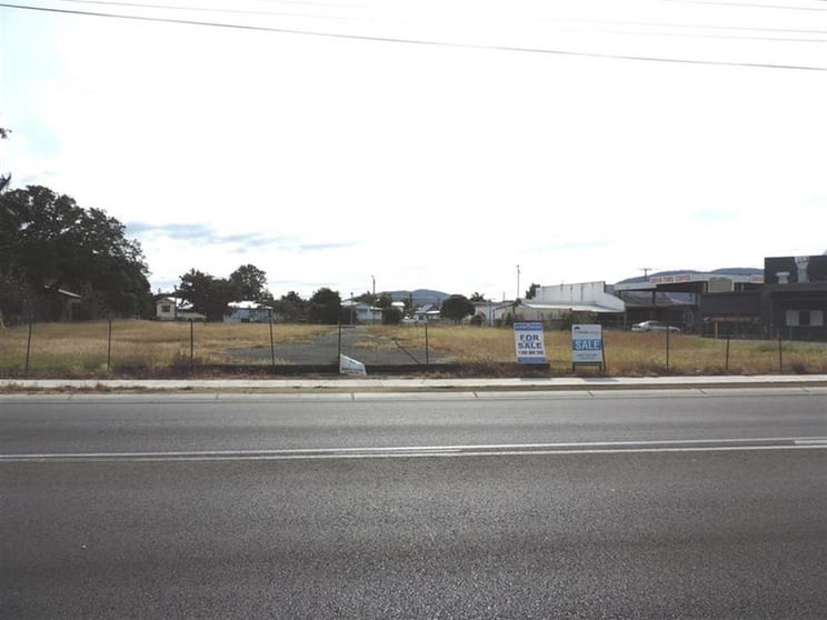 Click to view all images 23-27 Bridge Street Berserker QLD 4701 - Image 1