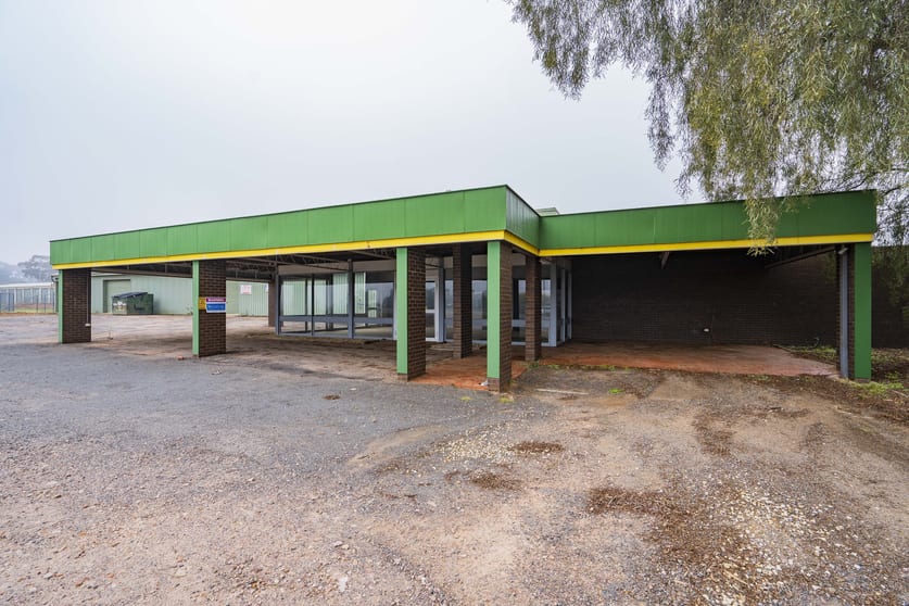 Click to view all images 2-20 Red Gum Street Narrandera NSW 2700 - Image 3