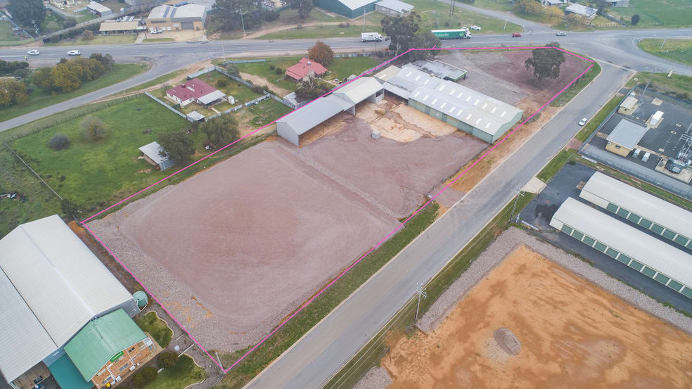 Click to view all images 2-20 Red Gum Street Narrandera NSW 2700 - Image 2