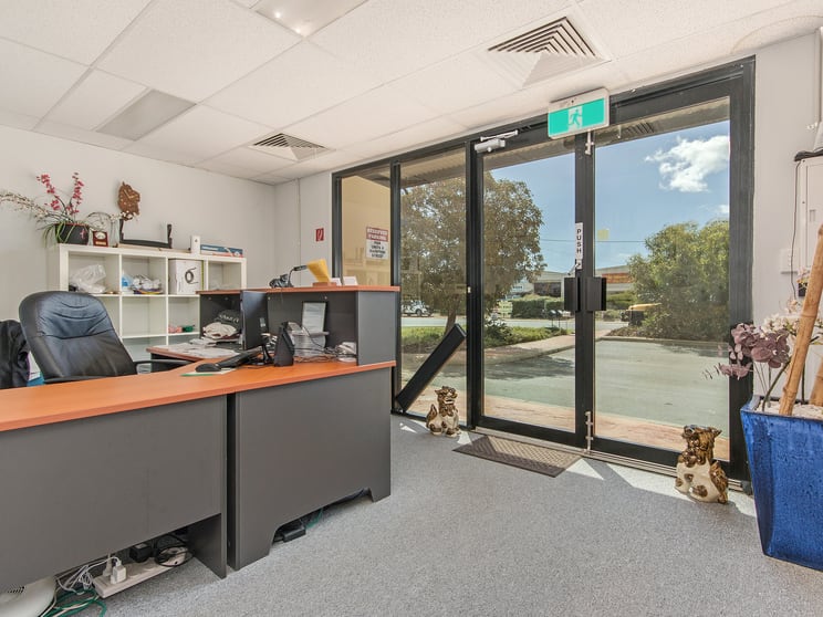 Click to view all images 2/4 Hampton Street Greenfields WA 6210 - Image 2