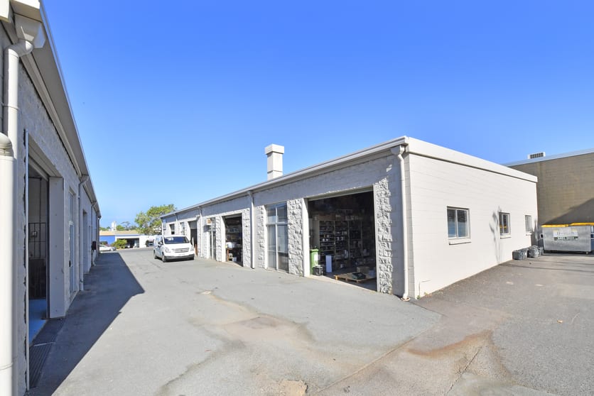 Click to view all images Units 1&4/18-2 Rene Street Noosaville QLD 4566 - Image 3
