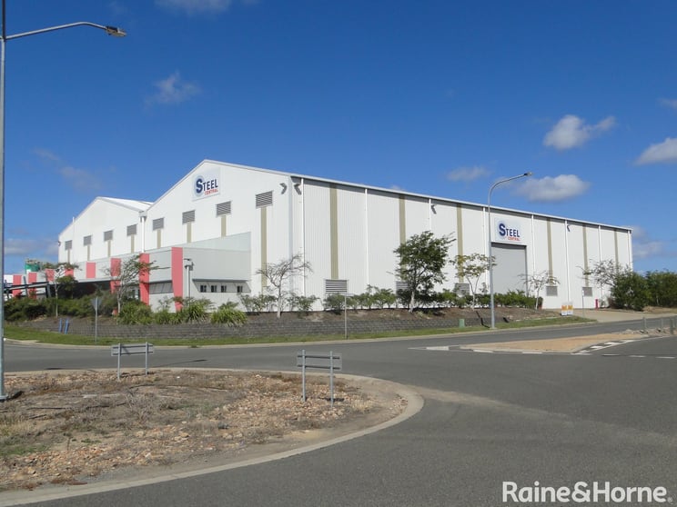Click to view all images 2 GEORGE MAMALIS PLACE Callemondah QLD 4680 - Image 1