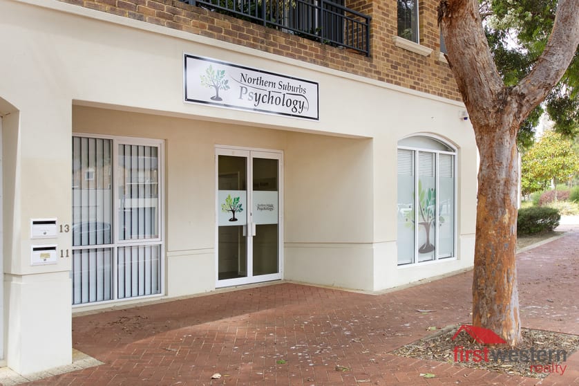Click to view all images 11/3 Hampton Court Joondalup WA 6027 - Image 3