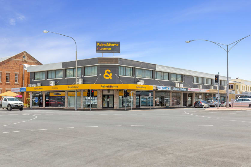 Click to view all images 190 Bolsover Street Rockhampton City QLD 4700 - Image 1