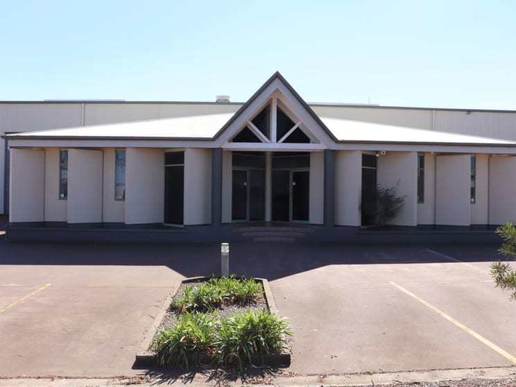 Click to view all images 6 Struan Court Wilsonton QLD 4350 - Image 1