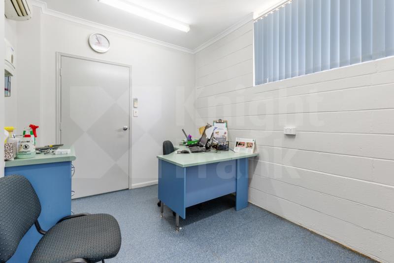 Click to view all images 384 Dean Street Frenchville QLD 4701 - Image 3