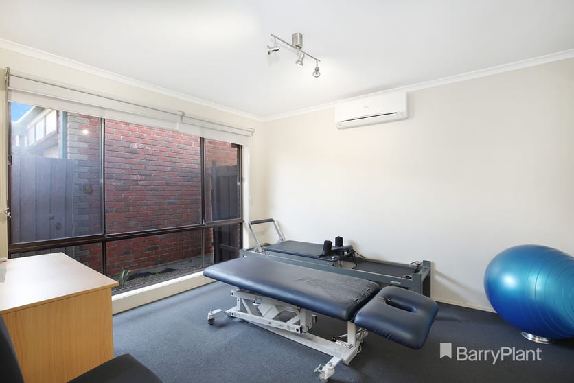 Click to view all images 72 Bridgewater Road Craigieburn VIC 3064 - Image 2