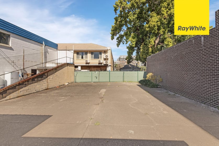 Click to view all images 3 Alan Street Fairfield NSW 2165 - Image 3
