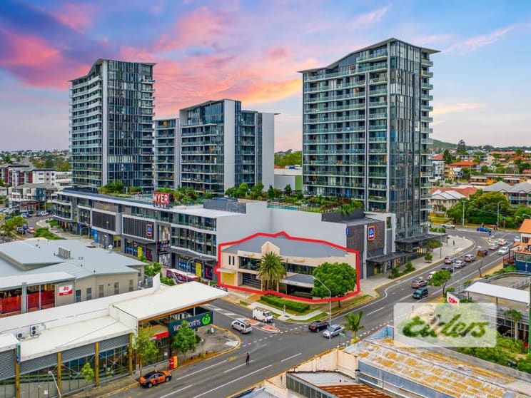 Click to view all images 15 Harries Road Coorparoo QLD 4151 - Image 2