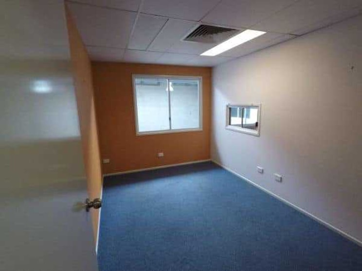 Click to view all images 2/8 Neumann Street Kunda Park QLD 4556 - Image 2