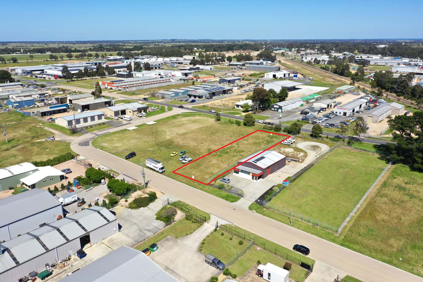 Click to view all images 13 Campbells Drive Bairnsdale VIC 3875 - Image 1
