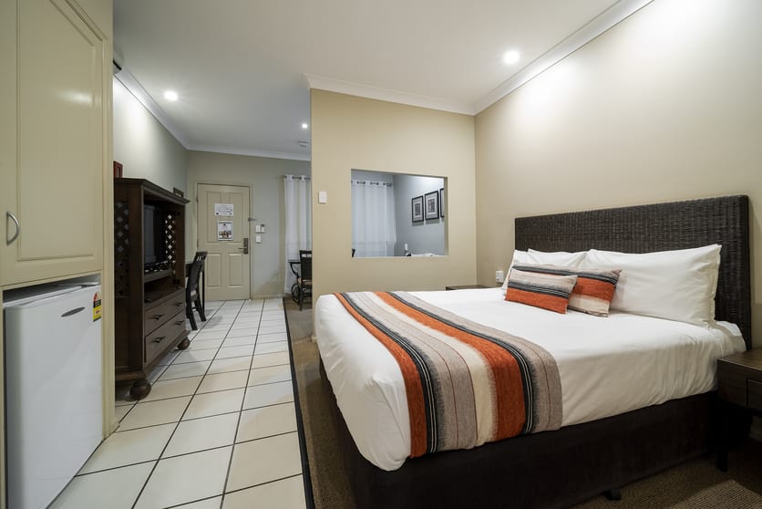 Click to view all images 5-7 Bowen Street Roma QLD 4455 - Image 3