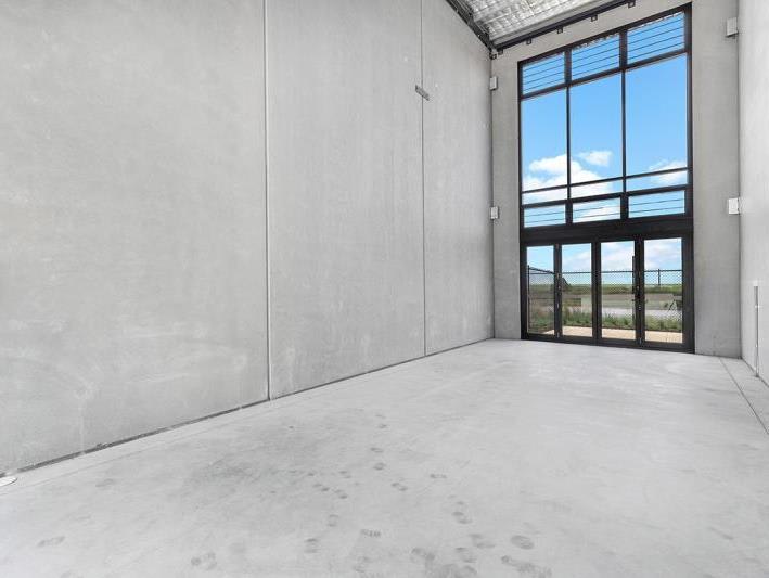 Click to view all images 8 Spit Island Close Mayfield West NSW 2304 - Image 3