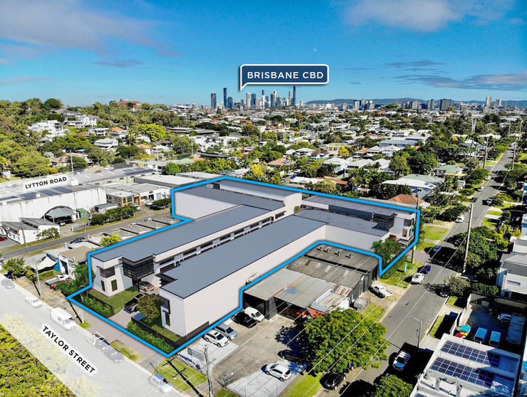 Click to view all images Bulimba QLD 4171 - Image 1