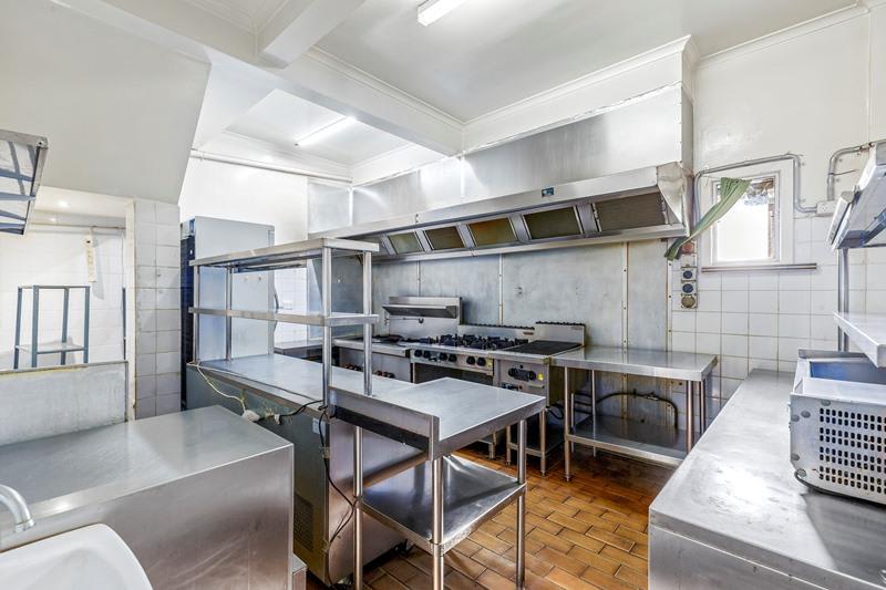 Click to view all images 471 Burke Road Camberwell VIC 3124 - Image 3
