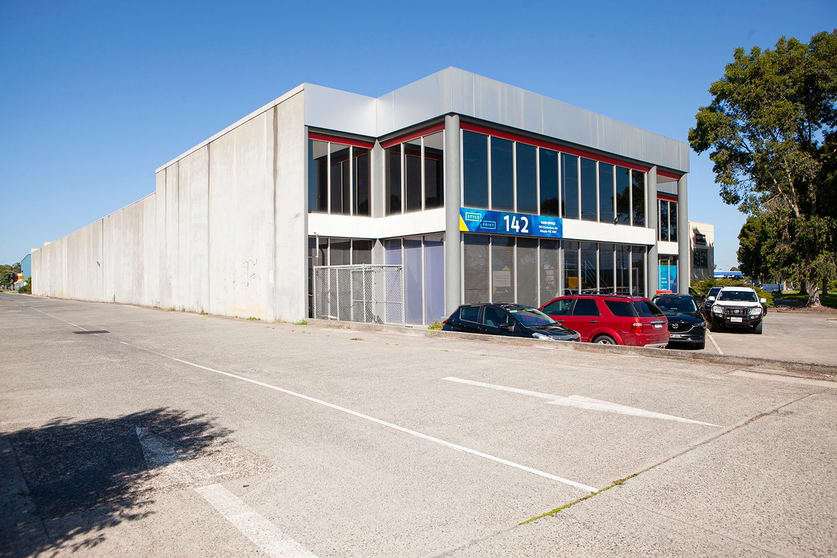 Click to view all images 142 Canterbury Road Kilsyth VIC 3137 - Image 2
