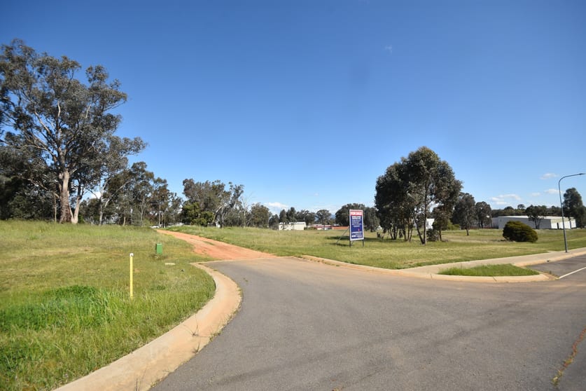 Click to view all images 554 & 560 Wagga Road Lavington NSW 2641 - Image 1