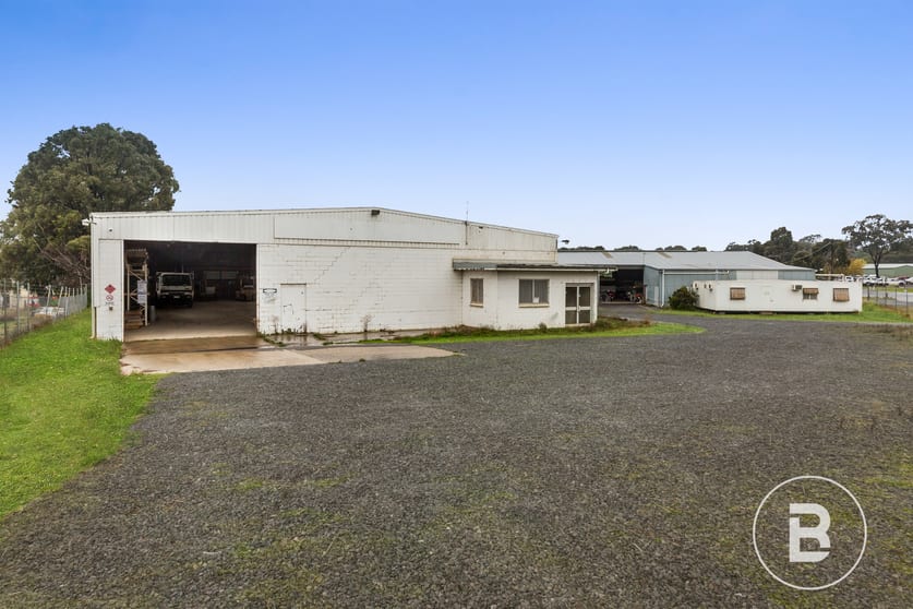Click to view all images 2D Thistle Street Bendigo VIC 3550 - Image 2
