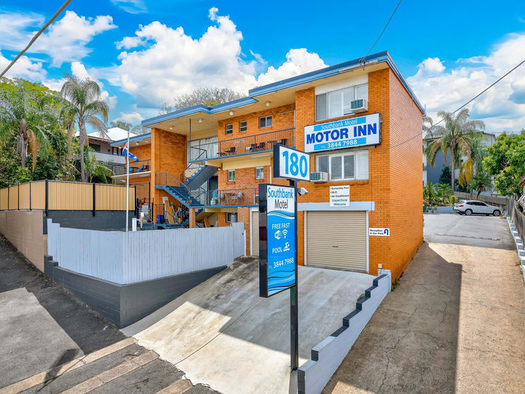 Click to view all images 180 Gladstone Road Highgate Hill QLD 4101 - Image 3