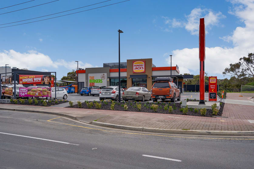 Click to view all images 91-101 Victoria Street Victor Harbor SA 5211 - Image 2