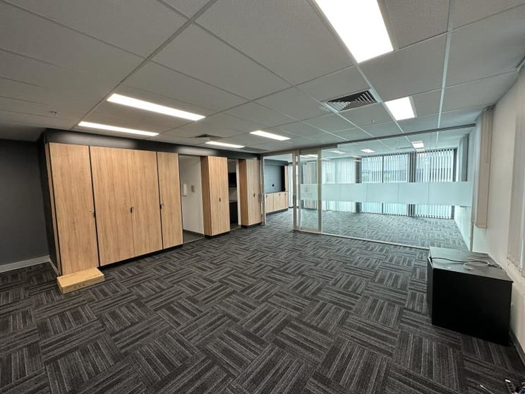 Click to view all images Level 4 Unit 31/150 Albert Road South Melbourne VIC 3205 - Image 2