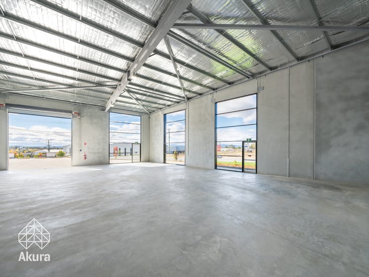 Click to view all images 27-29 Bradwardine Road Bathurst NSW 2795 - Image 2