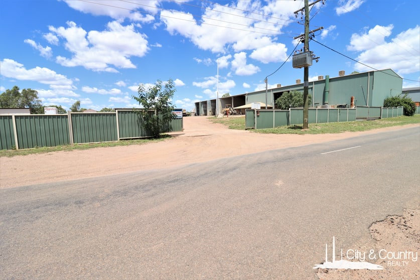 Click to view all images 72-76 Mica Creek Road Mount Isa QLD 4825 - Image 3