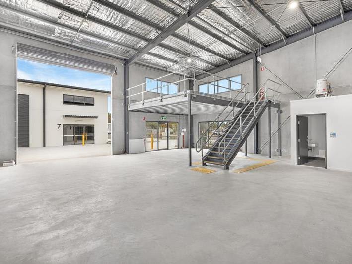 Click to view all images Unit 1/11-13 Ellsmere Avenue Singleton NSW 2330 - Image 2