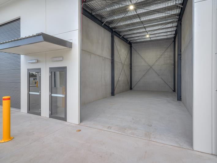 Click to view all images Unit 1/11-13 Ellsmere Avenue Singleton NSW 2330 - Image 3