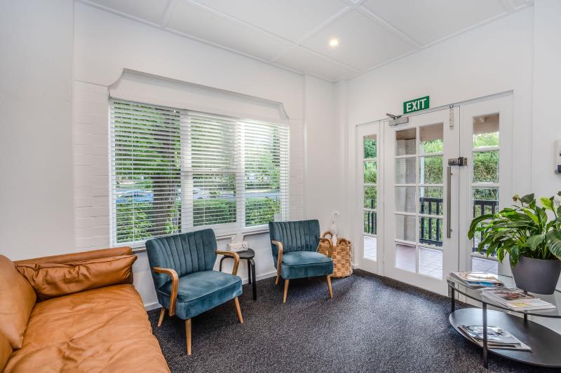 Click to view all images Entire building/17 Murray Crescent Griffith ACT 2603 - Image 3