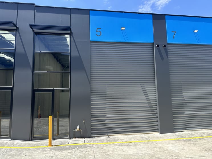 Click to view all images Unit 5/40 Danaher Drive South Morang VIC 3752 - Image 1