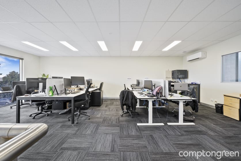 Click to view all images 21 Radnor Drive Deer Park VIC 3023 - Image 3