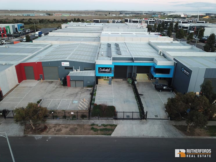 Click to view all images 2/128 Eucumbene Drive Ravenhall VIC 3023 - Image 2
