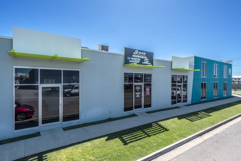 Click to view all images 2/30 Civil Road Garbutt QLD 4814 - Image 1