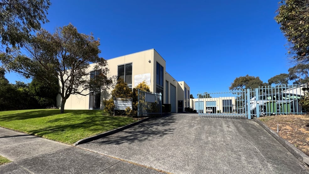 Click to view all images 3/2 Eastspur Court Kilsyth VIC 3137 - Image 3