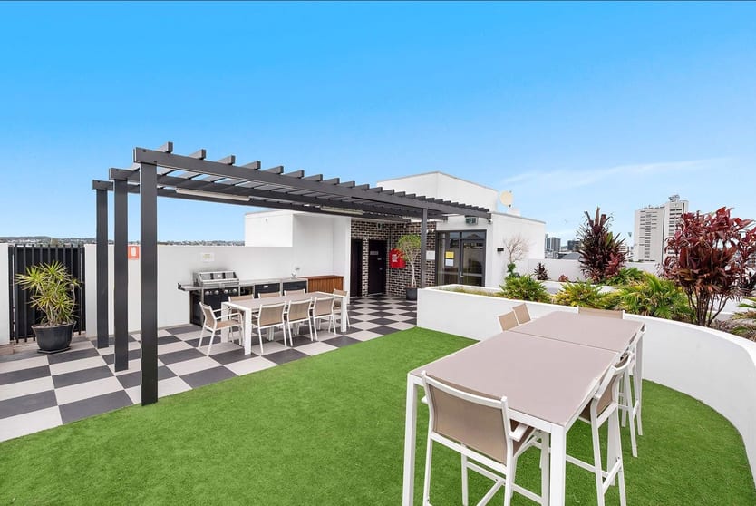 Click to view all images Kangaroo Point QLD 4169 - Image 1